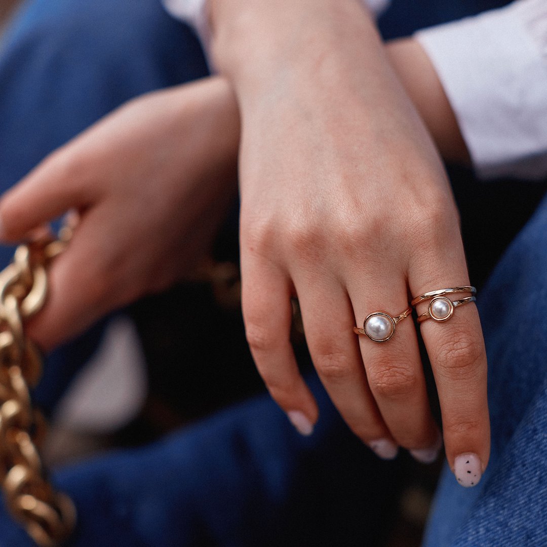 5. Winter White Pearl Almond Nails - pearly white nails